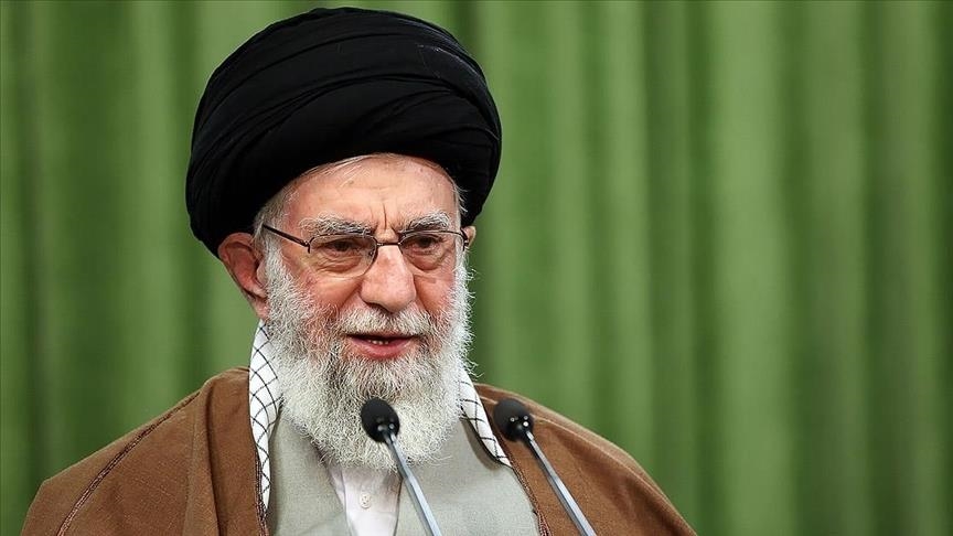  آیت‌الله خامنه‌ای: مسئولان کشور مطلقاً معطّل مساله هسته‌ای نشوند