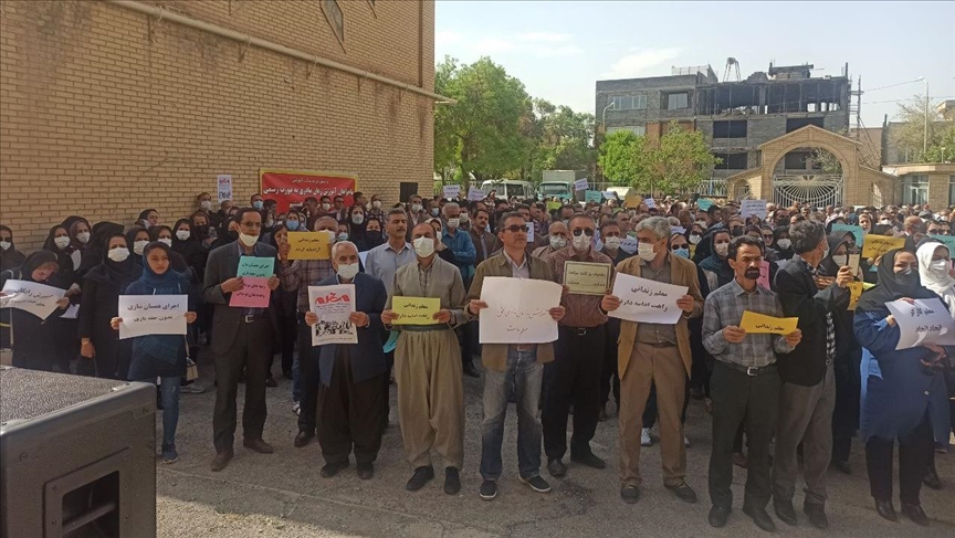  ادامه اعتراضات معلمان در ایران؛ دو معلم بازداشت شدند