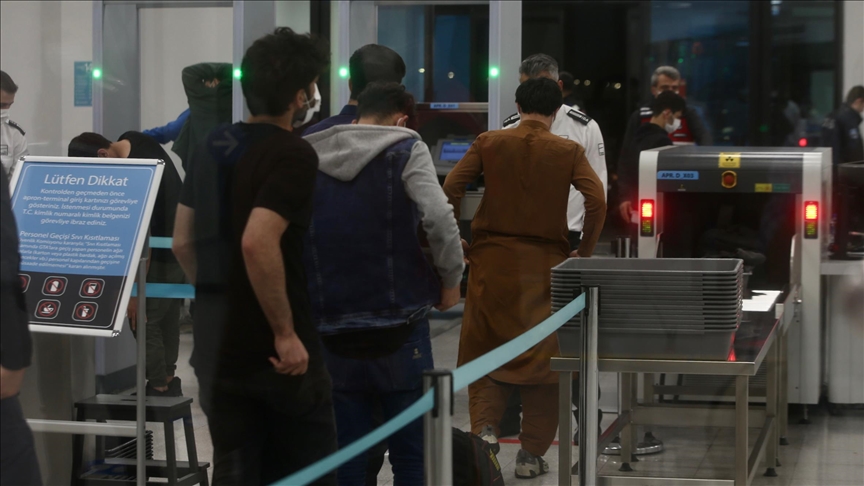  بیش از 200 مهاجر غیرقانونی افغان و پاکستانی به کشورشان بازگردانده شدند