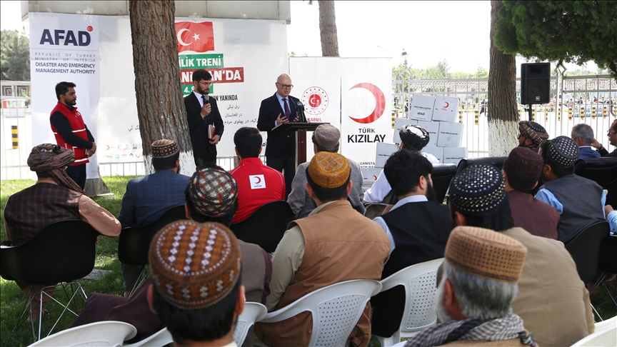  کمک‌های انسانی ترکیه به کارکنان فرودگاه بین‌المللی کابل