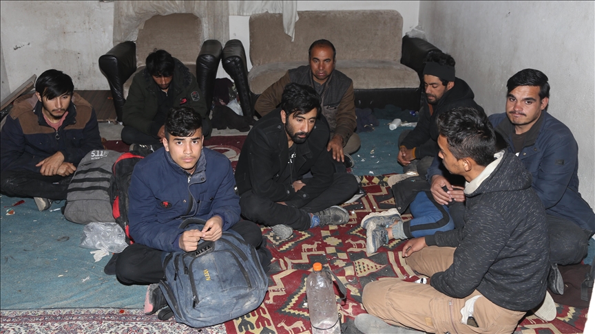  دستگیری 21 مهاجر غیرقانونی در استان وان