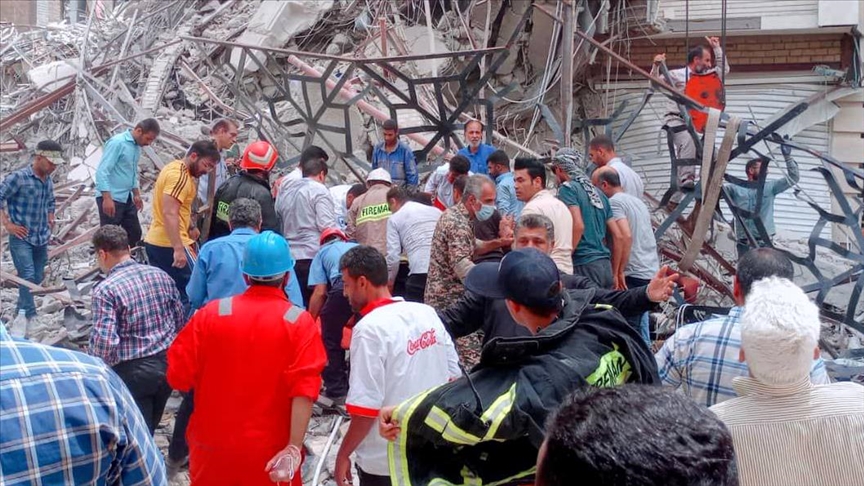  سازمان اورژانس ایران: احتمالا 50 نفر در حادثه آبادان زیر آوار محبوس شده‌اند