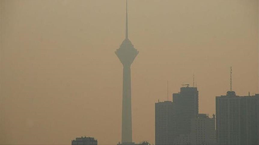  آلودگی هوا در ایران؛ ادارات تهران تعطیل و مسابقات فوتبال لغو شد