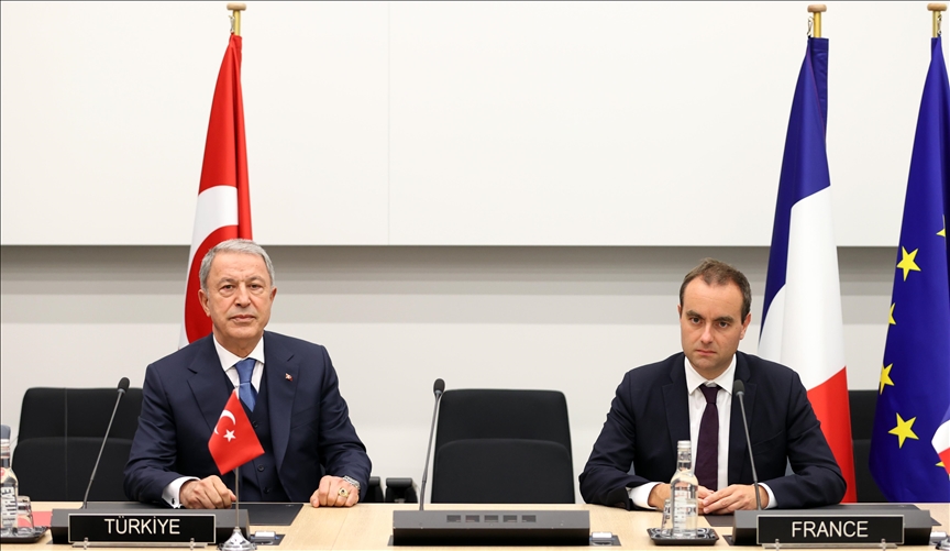  دیدار وزیران دفاع ترکیه و فرانسه در بروکسل