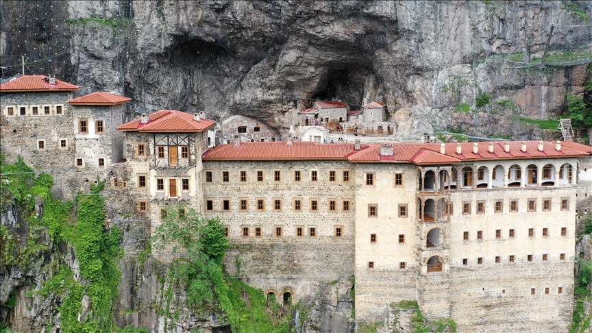  بازدید گسترده گردشگران از صومعه سوملا