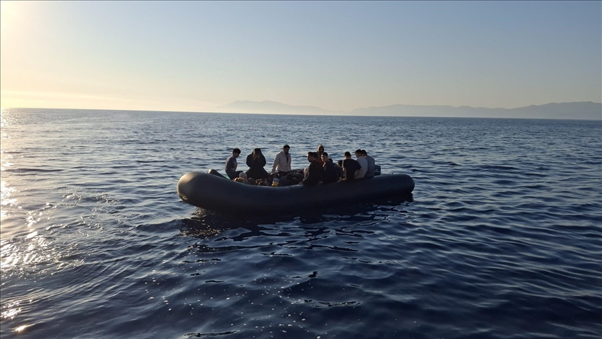  گارد ساحلی ترکیه 39 مهاجر غیرقانونی ایرانی و افغان را در چانا‌ک‌قلعه از خطر غرق شدن نجات داد