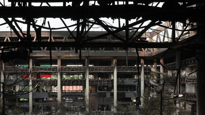  بازدید سفرا از ساختمان شیشه‌ای صداوسیما در تهران که در حملات اسرائیل تخریب شد