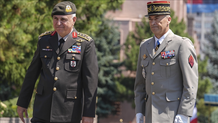  دیدار روسای ستاد ارتش ترکیه و فرانسه در آنکارا