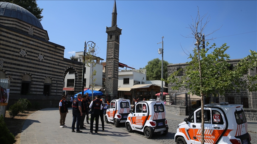  پلیس گردشگری مسلط به هفت زبان از جمله فارسی در دیاربکر