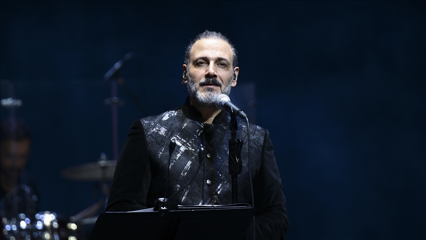  علیرضا قربانی در استانبول بر روی صحنه می‌رود