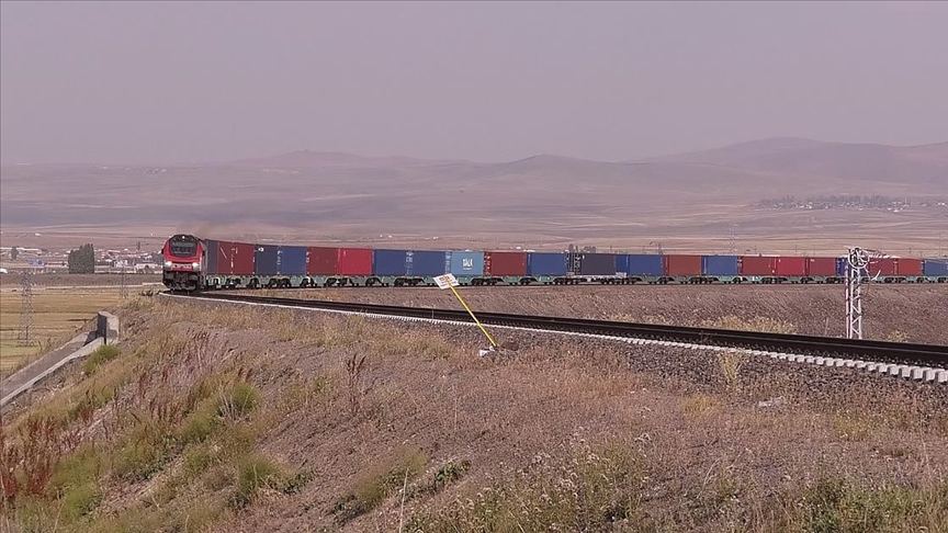  جابجایی 250 هزار تن کالا طی 7 ماه از خط ریلی باکو-تفلیس-قارص