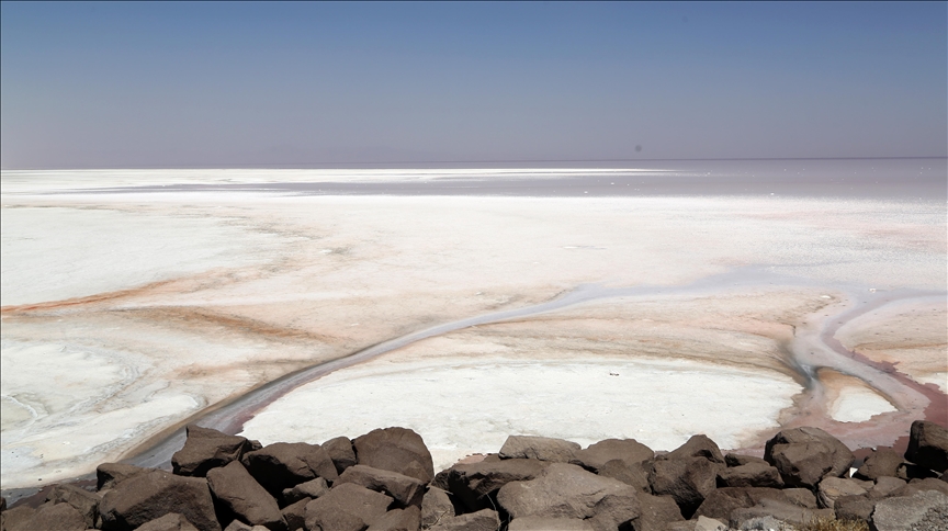  تراز آب در دریاچه ارومیه به پایین‌ترین حد خود رسیده است