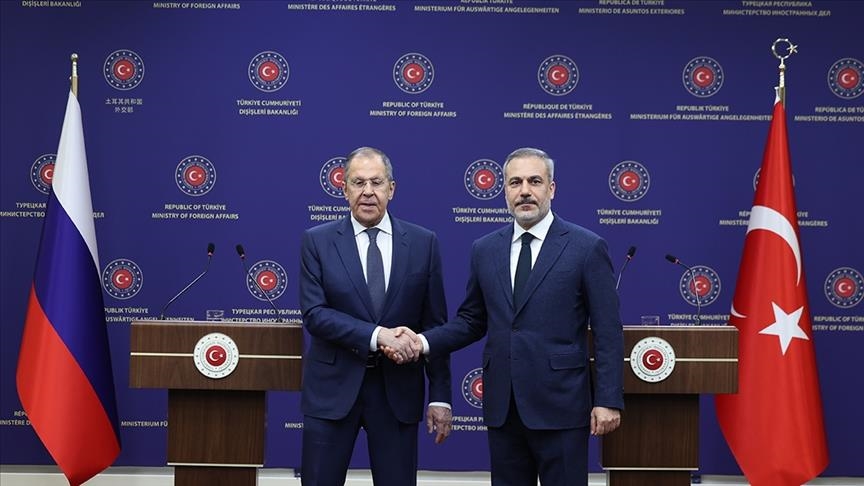  مذاکرات صلح اوکراین و روسیه محور گفت‌و‌گوی تلفنی فیدان و لاوروف