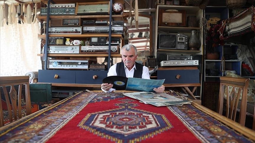  افسر بازنشسته خانه‌اش را با عتیقه‌های 40 ساله به موزه‌ای زنده تبدیل کرد