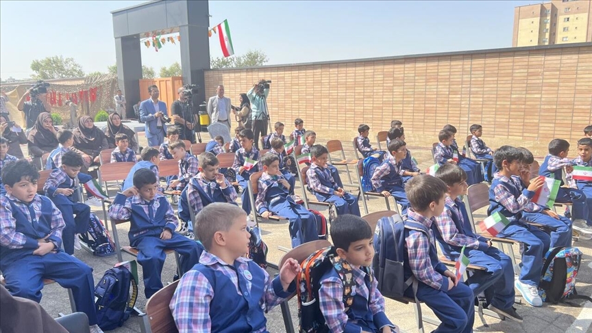  زنگ آغاز سال تحصیلی جدید در ایران نواخته شد