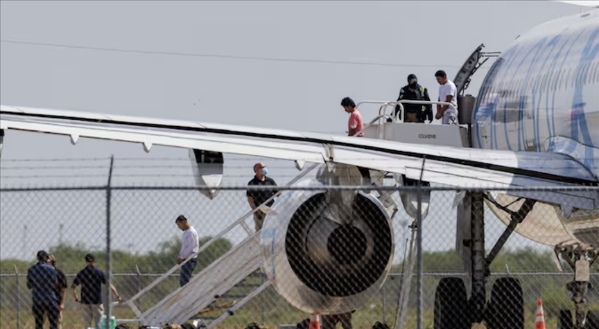  آمریکا 100 مهاجر ایرانی را اخراج کرد