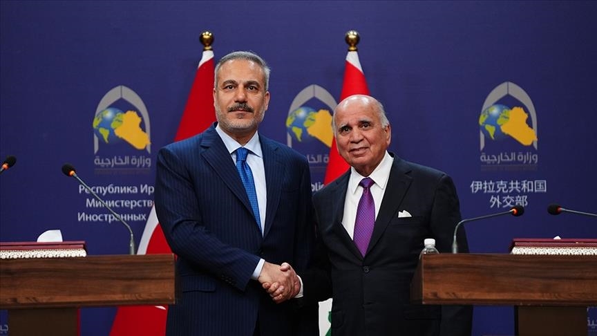 زن زلزله‌زده در ترکیه پناه گربه‌های بی‌خانمان شد