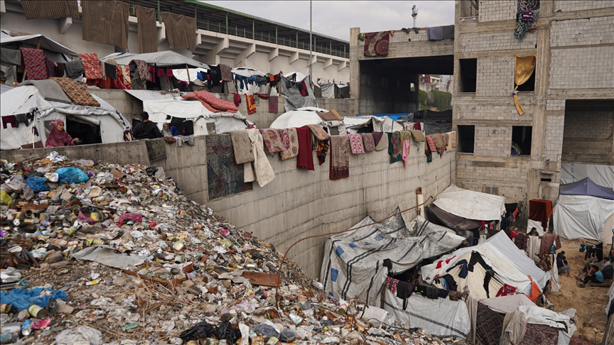 ساکنان غزه: زباله‌ها حتی از هواپیماهای اسرائیل خطرناک‌تر هستند