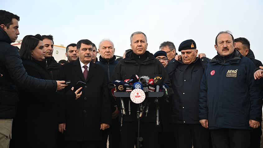  حضور وزیر کشور ترکیه در محل سقوط هواپیمای حامل هیئت نظامی لیبی