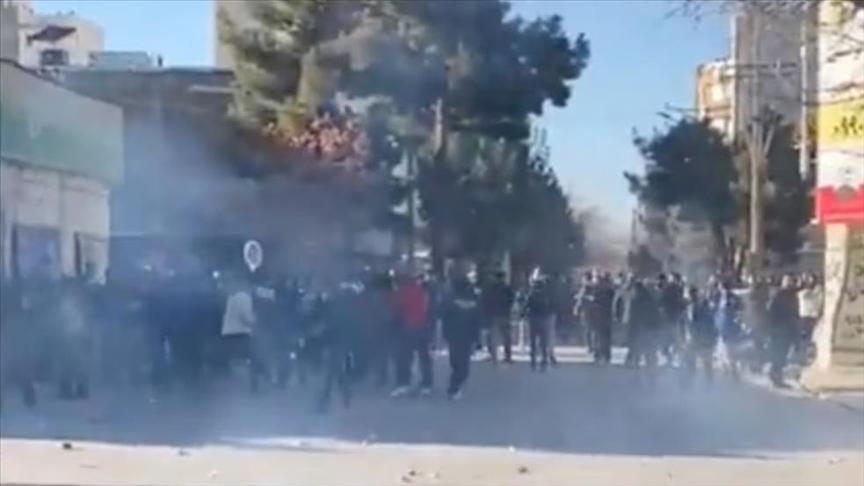  خامنه‌ای: یک مشت آدم بی‌تجربه طبق میل ترامپ عمل می‌کنند