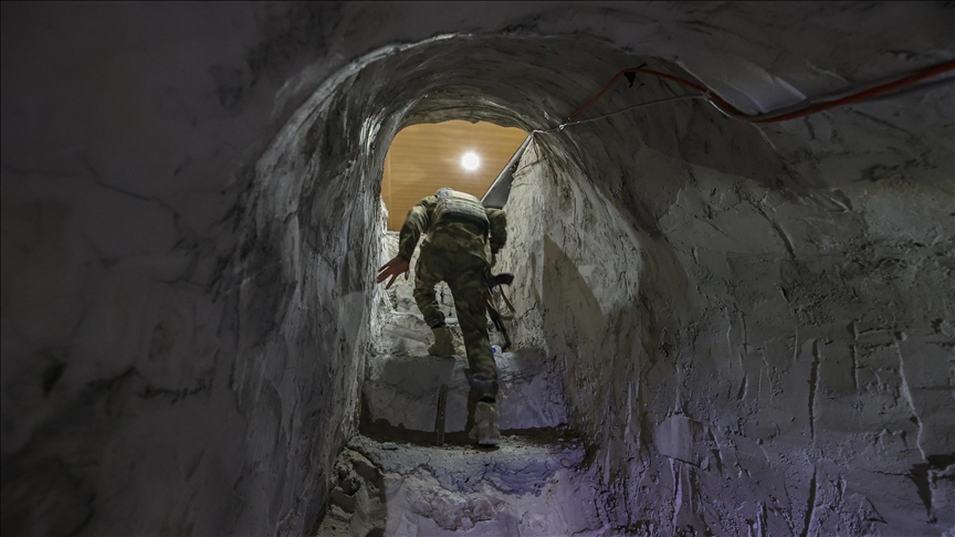  خبرگزاری آنادولو از شبکه تونل‌های چند کیلومتری ی.پ.گ در الطبقه سوریه تصویربرداری کرد