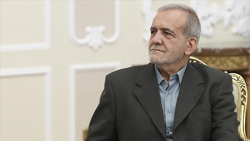 یوسف پزشکیان: پدرم در سلامت کامل است