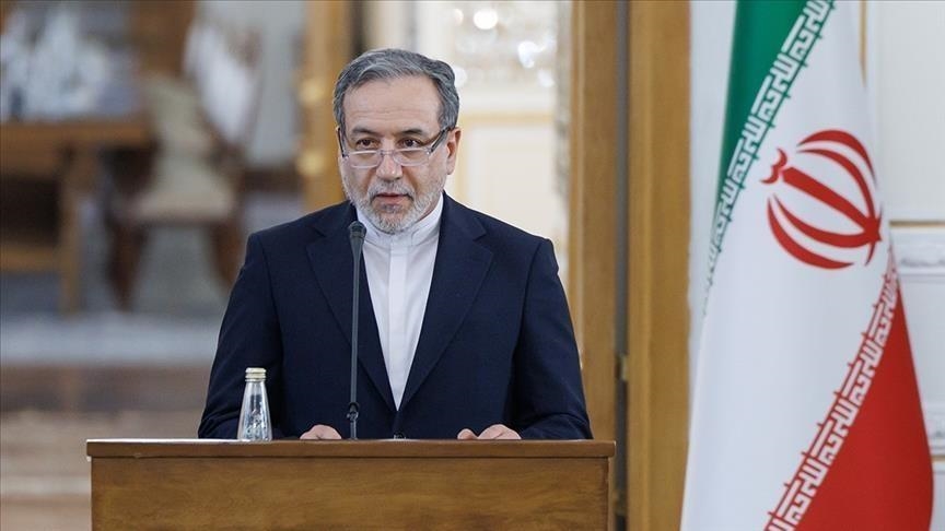  عراقچی: بمباران مخازن سوخت در تهران جنایت زیست‌محیطی است