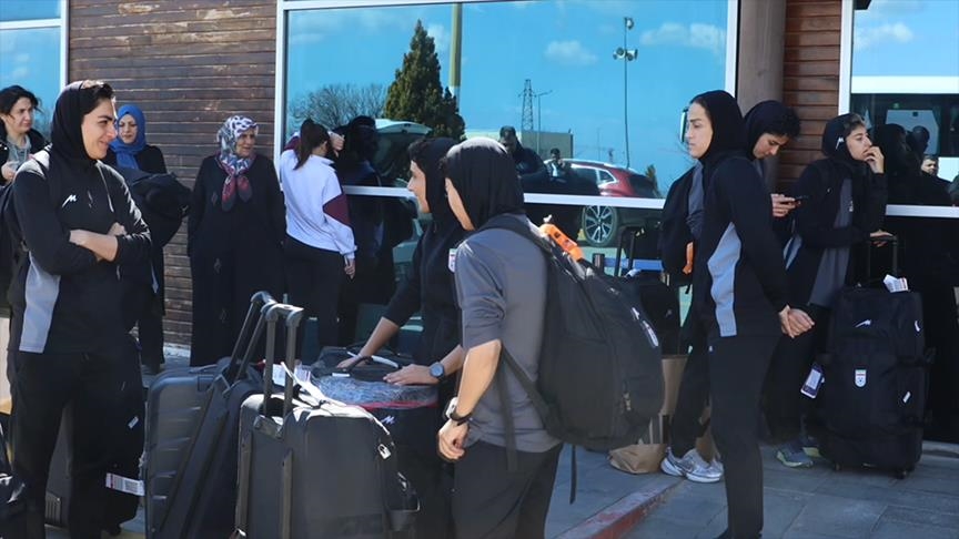  تیم ملی فوتبال زنان ایران از طریق پایانه مرزی گوربولاق وارد ایران شد