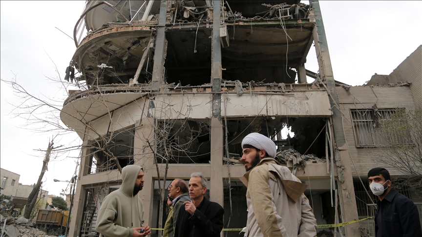  گزارش و تصاویر خبرگزاری آنادولو از حمله پهپادی به دفتر شبکه العربی در تهران