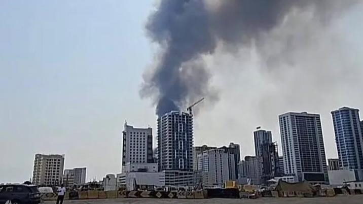 اصابت قطعات پرتابه شلیک شده از ایران به یک ساختمان در دبی