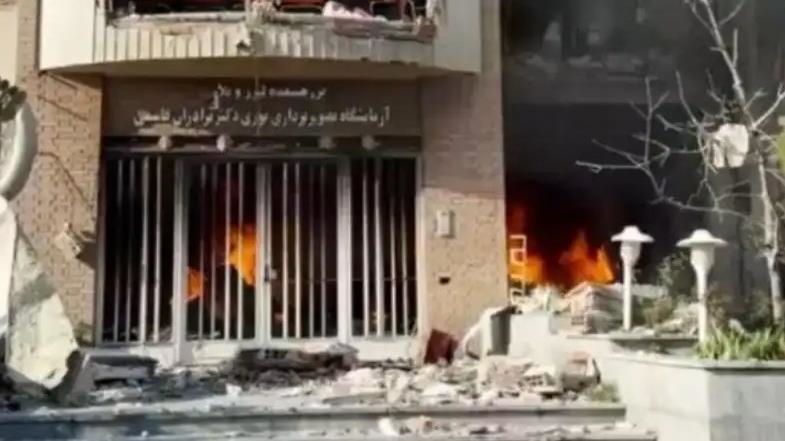  تخریب دانشگاه شهید بهشتی تهران در پی حملات آمریکا و اسرائیل توسط تیم آنادولو به تصویر کشیده شد